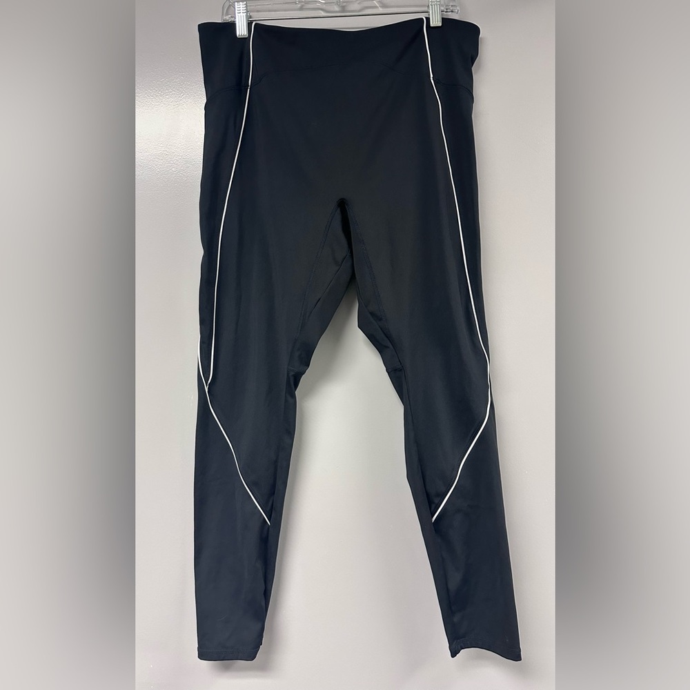 Fabletics 2 Pair Bundle! Both Size 1X: Black and Snake Print Leggings - Picture 2 of 13